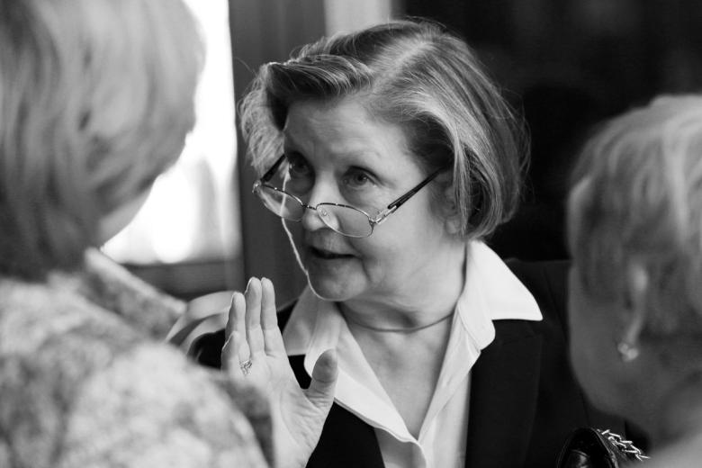 Елена Корнилова