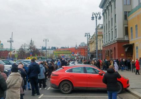 Мошенники и перекупщики заполонили Москву из-за «Щелкунчика»