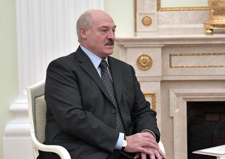 Лукашенко пригрозил белорусам Россией и НАТО
