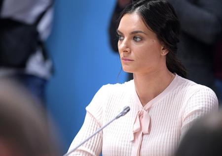 Исинбаева призвала спортсменок снижать уровень тестостерона