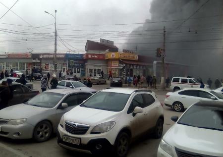 В Волгограде горит Качинский рынок  
