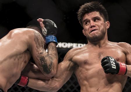Чемпион UFC в двух весах выбыл до конца года из-за травмы