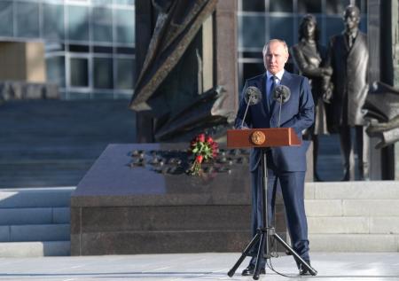 Путин поздравил солдат и ветеранов с Днем сухопутных войск