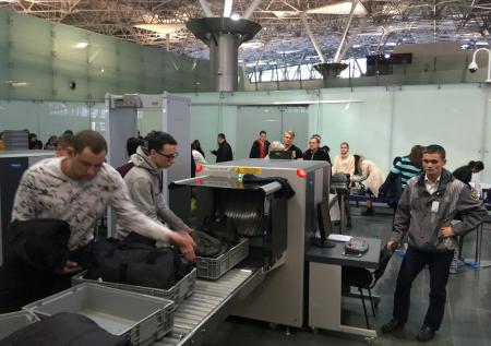 Создан сканер, который позволит снять запрет на провоз жидкости в самолёте