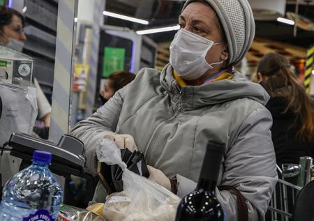 Эксперт пояснил, почему нельзя оставлять чеки на кассе