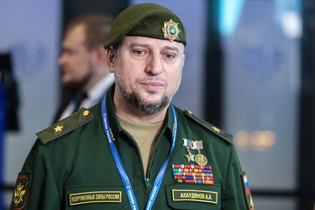 Юрист ответил, сможет ли Хайруллин заставить Алаудинова принести извинения