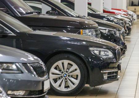 Россияне нашли способ покупать люксовые автомобили в обход санкций