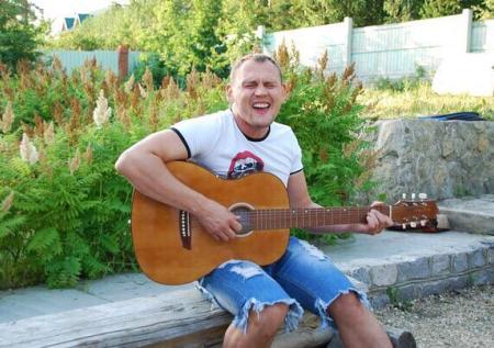 Степан Меньшиков не помогает бывшей с содержанием своих детей