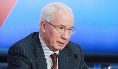 Экс-премьер Азаров предрек Украине «дебилизацию населения»