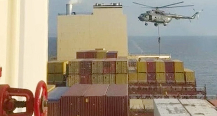 Вертолетный налет на судно вблизи Ормузского пролива. Специальные военно-морские силы Иранского Корпуса стражей исламской революции (КСИР) захватили связанный с Израилем корабль MCS Aries