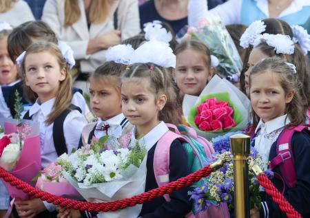 «Лишают праздника»: «Родителей Москвы» возмутил запрет на уличные линейки