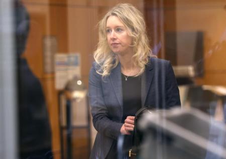 Основательницу медицинского стартапа Theranos могут посадить на 15 лет