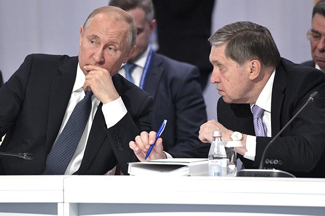 Президент РФ Владимир Путин и Юрий Ушаков