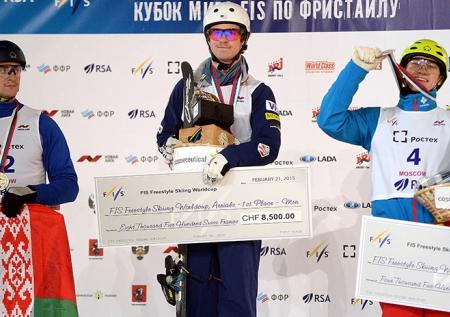 Максим Буров: в отличие от футболистов, мы не звездимся