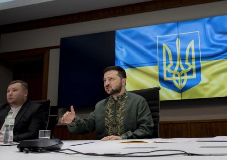 Вышиванку Зеленского продали за $100 тысяч 