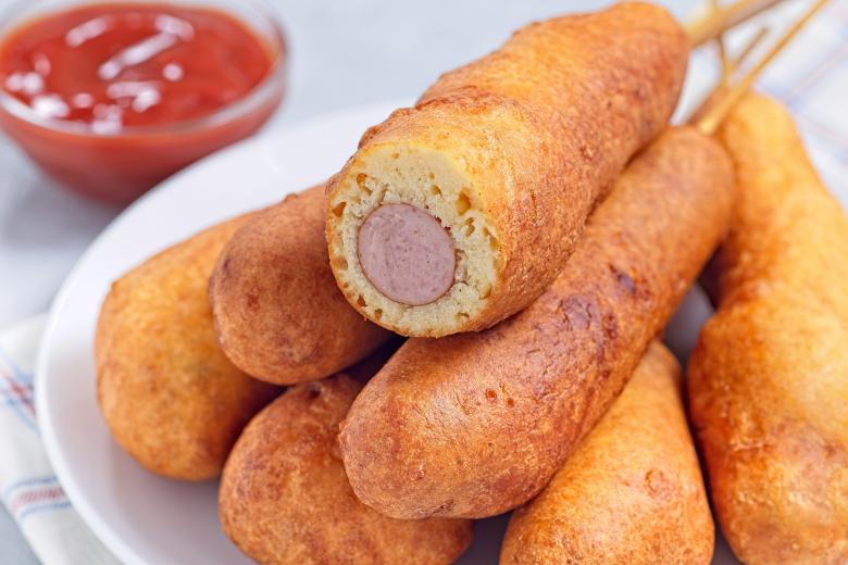 Сосиски в кляре на сковороде, пошаговый рецепт с фото
