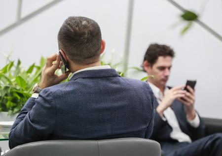 Минкомсвязи приостановил выдачу eSim от Tele2