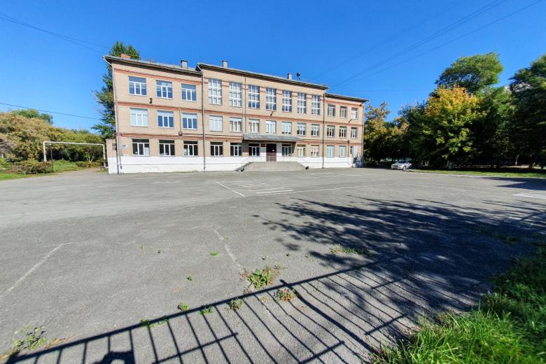 Здание школы № 68 в Челябинске