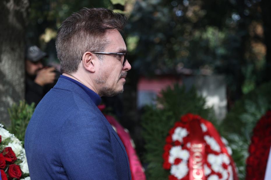 Сын Г. Панфилова Иван на церемонии прощания с народным артистом РСФСР Глебом Панфиловым на Новодевичьем кладбище в Москве
