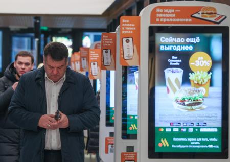 Школьников увезли в реанимацию из ресторана «Вкусно — и точка» в Москве