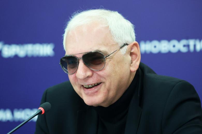 Карен Шахназаров