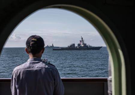Sohu: манёвры РФ вынудили США отказаться от прохода кораблей в Чёрное море