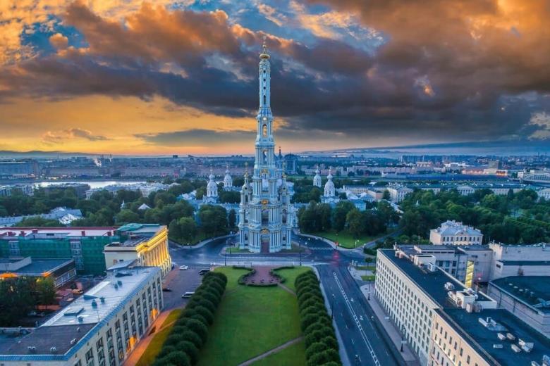 Вариант с расположением колокольни в центре площади Растрелли