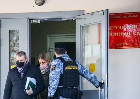Соболь принудительно доставят в суд из-за проникновения в чужую квартиру