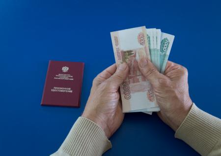 В России хотят отменить налоги для пенсионеров, занятых в ЖКХ