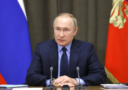 Путин наградил орденами российских дипломатов и гражданина Германии