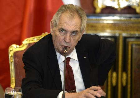 Президент Чехии назвал глупостью снос памятника маршалу Коневу