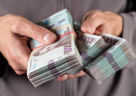 На Украине появились банкноты с националистическим лозунгом