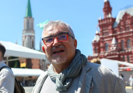 Дибров объяснил большие гонорары некоторых телеведущих и актёров