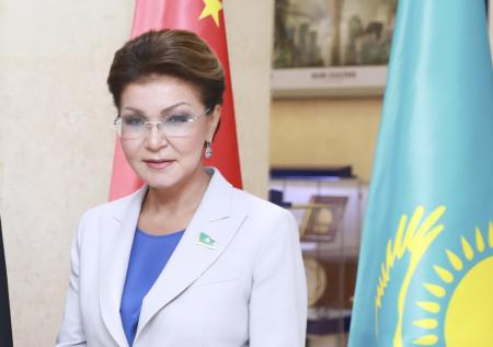 Казахстанский парламентарий призвал дочь Назарбаева подать в отставку