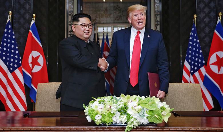 Глава Северной Кореи Ким Чен Ын и президент США Дональд Трамп