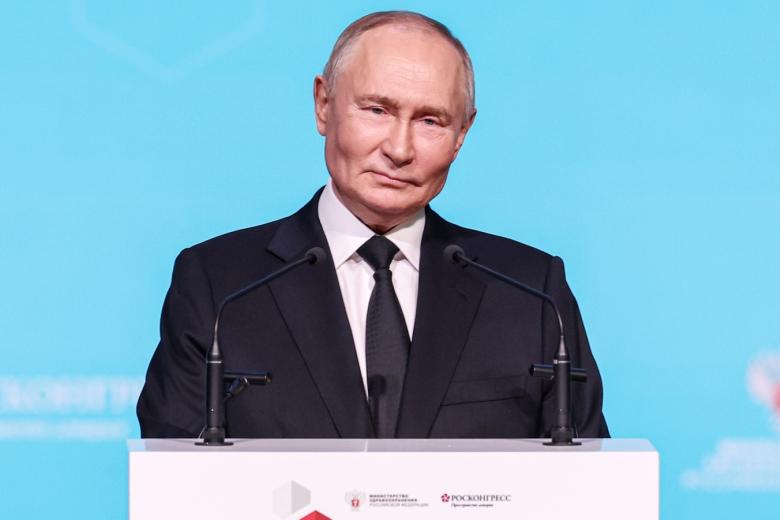 Президент РФ Владимир Путин на пленарной сессии III конгресса «Национальное здравоохранение — 2024»