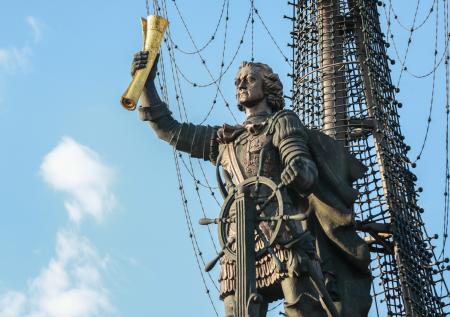  «Кусок говна»: Артемий Лебедев раскритиковал памятник Петру I в Москве    