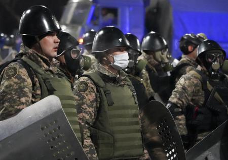 В Алма-Ате стрельба продолжалась всю ночь