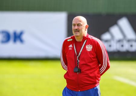 Непомнящий заявил, что Черчесову было бы интересно вернуться в Россию