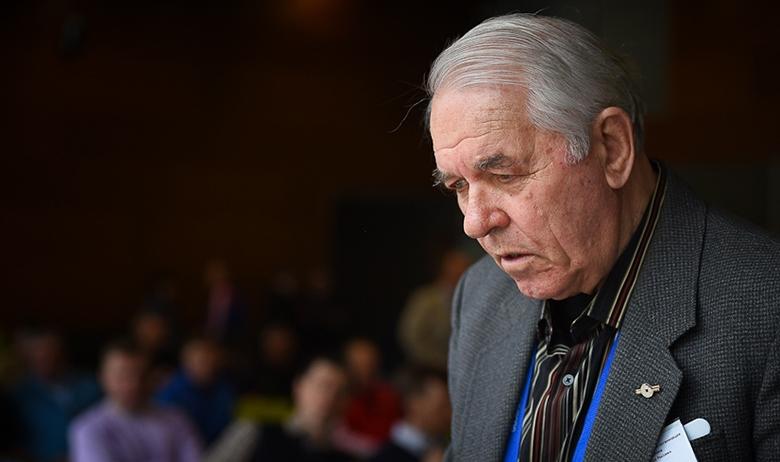 Александр Привалов