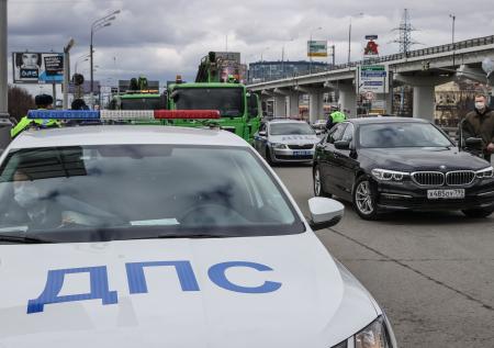 Движение ограничено на северо-западе Москвы из-за горящего грузовика