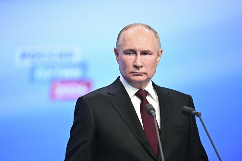 Президент России Владимир Путин впервые назвал оппозиционного политика Алексея Навального (внесен в реестр террористов и экстремистов Росфинмониторинга) по фамилии и прокомментировал его смерть в колонии