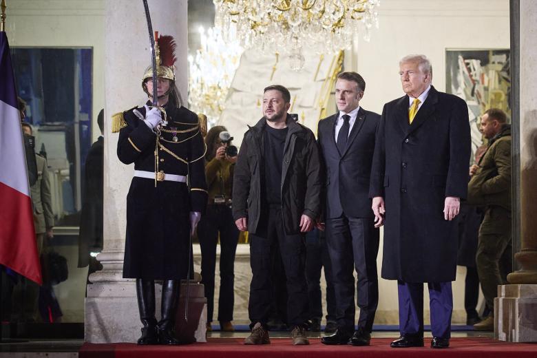 Встреча Эмманюэля Макрона, Дональда Трампа и Владимира Зеленского в Елисейском дворце в Париже