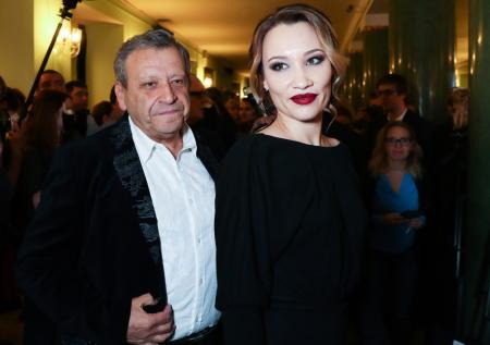 Вдова Грачевского показала поразительно похожего на отца сына