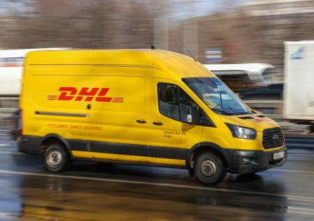 В DHL сообщили, планируют ли возобновлять доставку по России