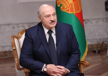 Лукашенко лишил дипломатического ранга Латушко и бывшего посла в Словакии