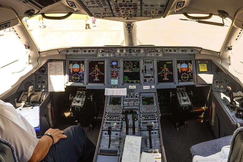 Кабина пилотов SSJ 100