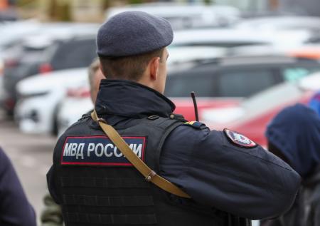 Россиянин придумал легенду и украл бриллиантовые кольца на 2 млн рублей