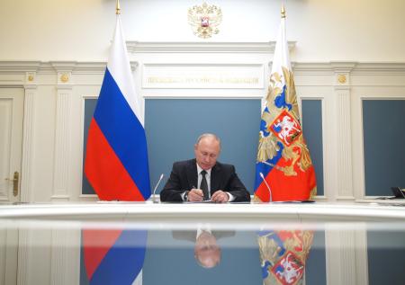 Путин: санкции США против Сирии лишь добавляют проблем
