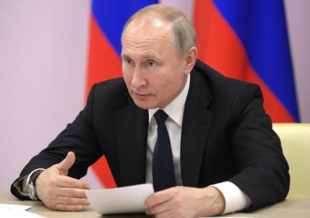 Путин призвал работать над качеством жизни в Крыму